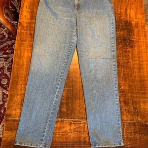 Gloria Vanderbilt light wash denim jeans, size 16 Average - straight leg